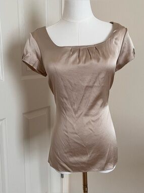 White House Black Market Tan Silk Stretch Blouse Womens Size XS Luxury Office